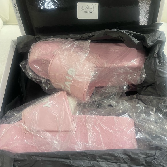 BNIB Givenchy Logo Slide Platform sandals 💕 size 38 - Picture 11 of 12